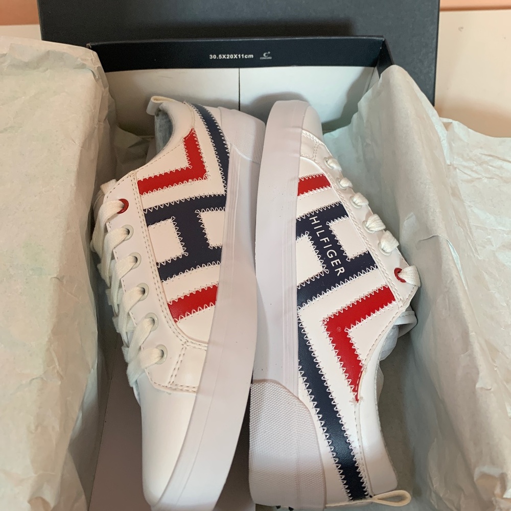 Women’s sneakers, size 7 but fits 7-7.5 New!